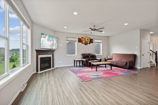 Building Photo - 5811 Levitan Ln