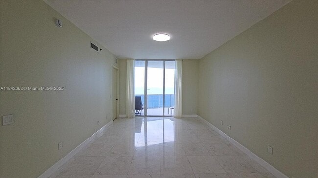 Building Photo - 15901 Collins Ave
