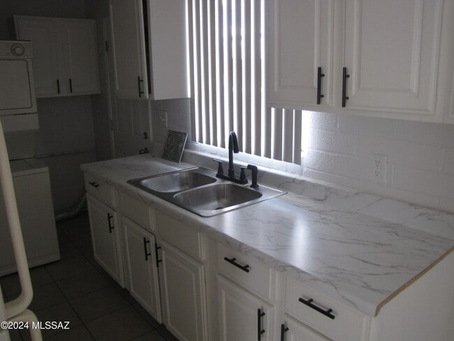 Foto del edificio - 4723 E 1st St