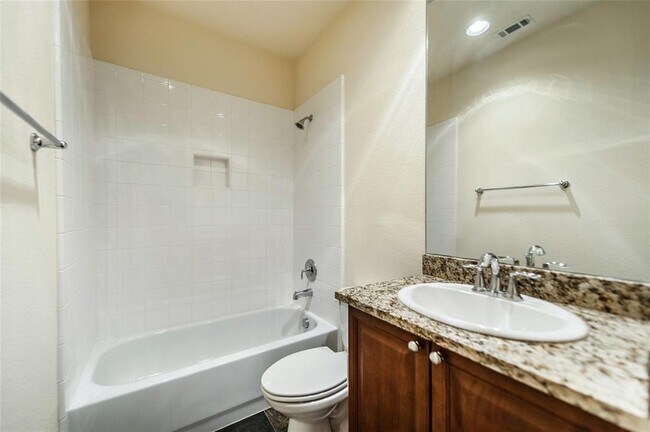 Foto del edificio - 13900 Noel Rd