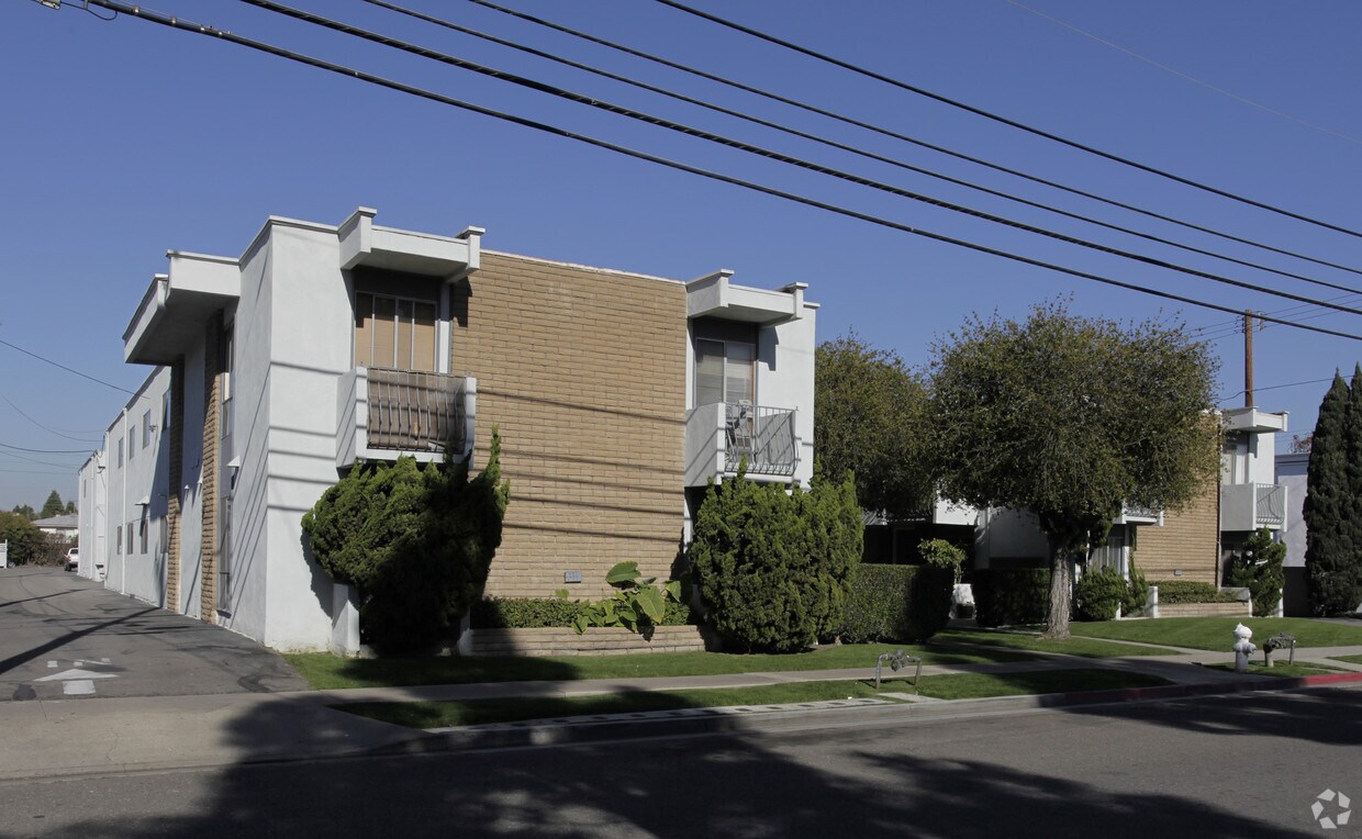 Side of Property - 378-384 Avocado St