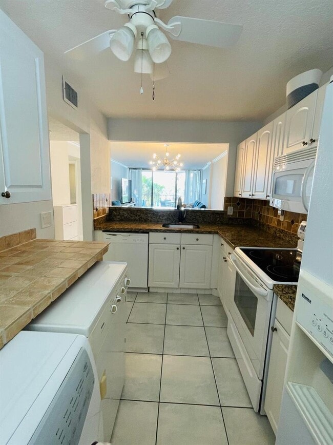 Foto del edificio - 3545 S Ocean Blvd