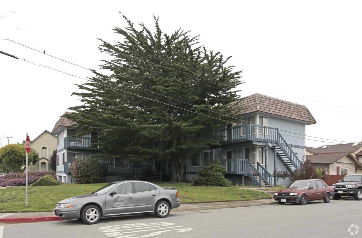 Foto del edificio - 485 Laurel Ave