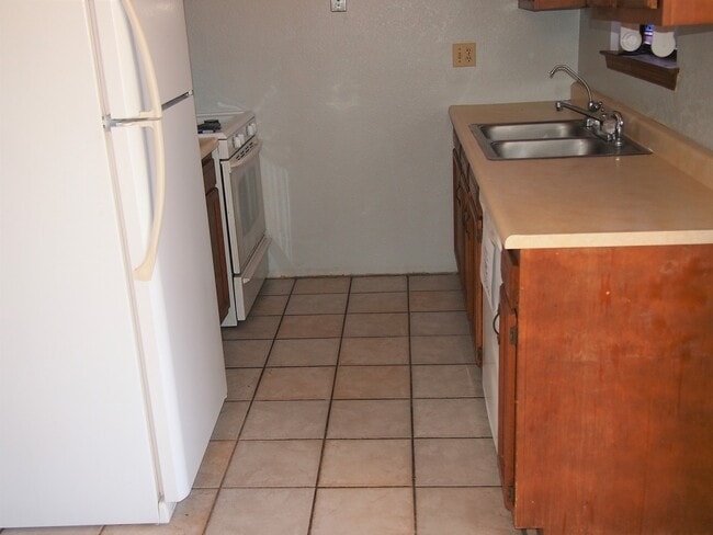 Foto del edificio - Conveniently Located Corner Lot Home!