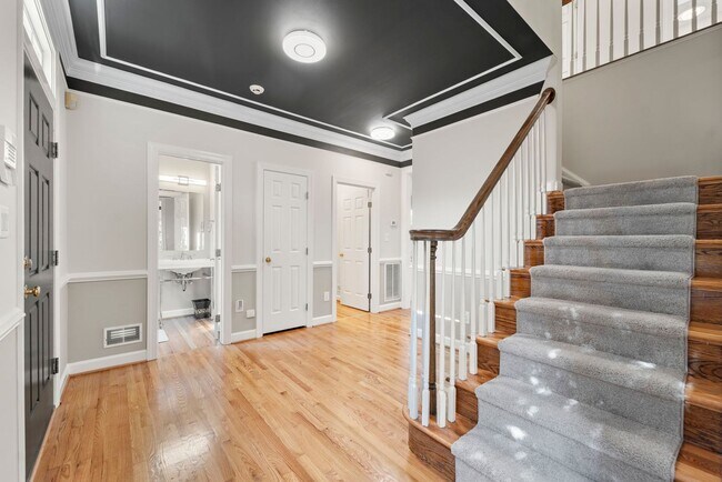 Building Photo - Gorgeous Single Family Home in the Heart o...