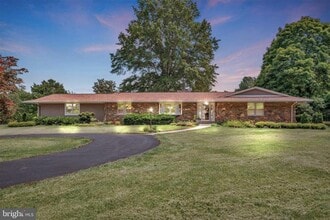 Building Photo - 10623 Schaeffer Ln