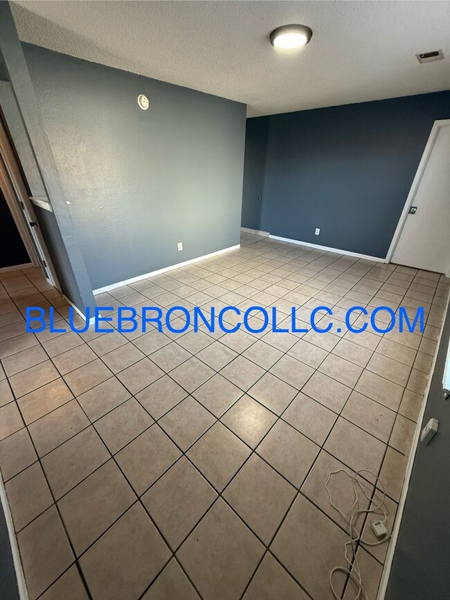 Building Photo - Great unit for a great price. won't last long!