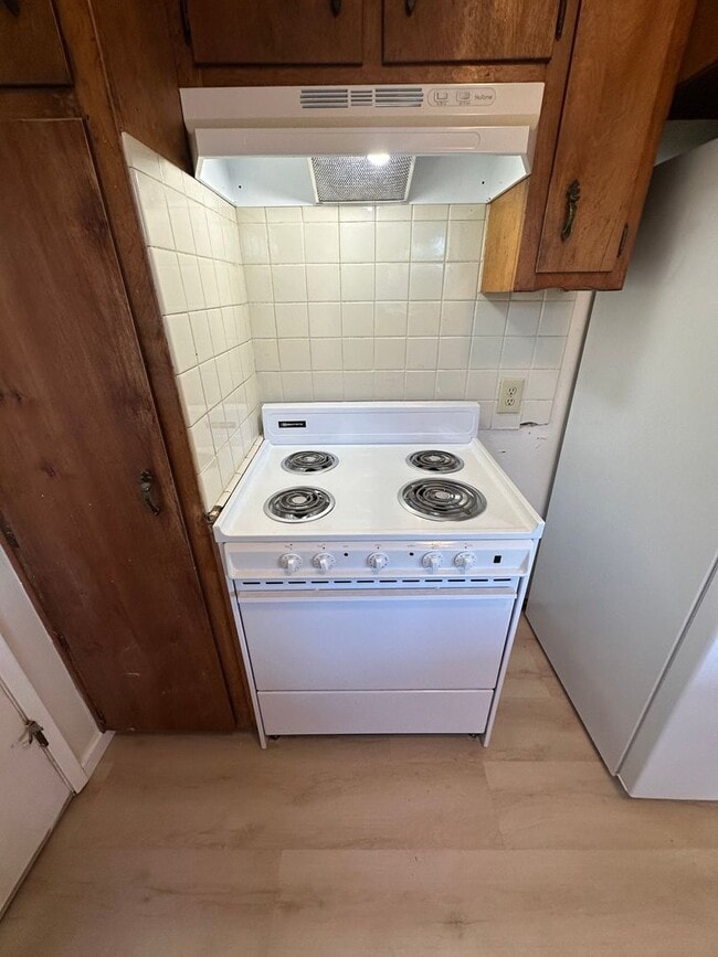 Building Photo - SPACIOUS MULTI-STORY 4 BEDROOM 2.5 BATHROOM HOME IN ANDERSON