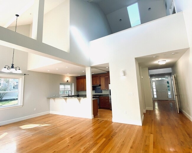 Building Photo - 8 Courtyard Pl