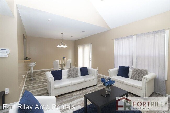 Building Photo - 3 br, 2.5 bath House - 2751 Elm Creek Drive