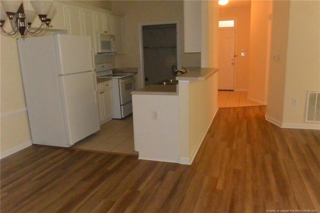 Foto del edificio - 656 Brandermill Rd