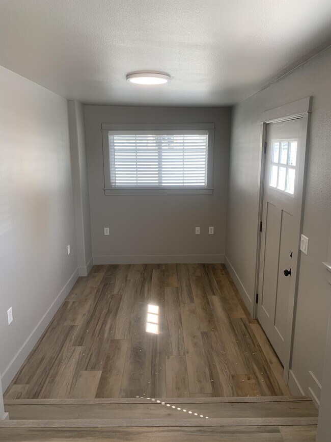 Foto del edificio - 639 NW Elm Ave