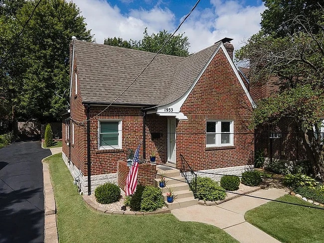Building Photo - 1933 Bellevue Ave