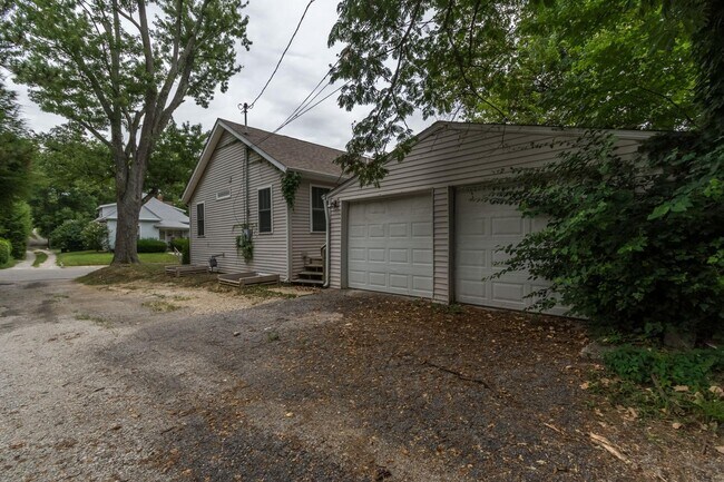 Photo - 505 S Highland Apartment
