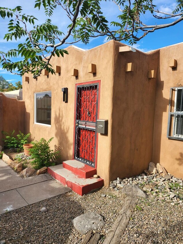Primary Photo - NOB HILL 2 Bedroom 1 Bath 828/sf
