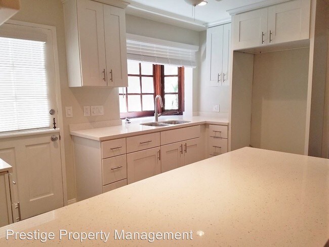 Building Photo - 626 S El Camino Real