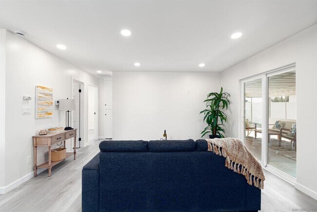Foto del edificio - Charming Remodeled Home in Clairemont! Ope...