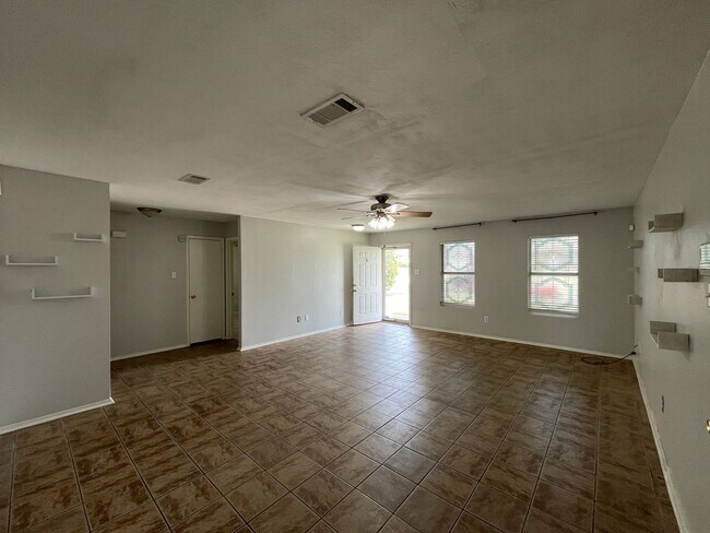 Foto del edificio - Viewable March 15th!  Pets Accepted!