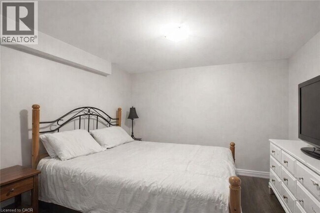 Building Photo - 17 Ridgeview Ave