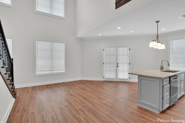 Foto del edificio - Visit this New Stunning Build in Provenanc...