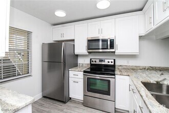Building Photo - 2566 Kings Lake Blvd