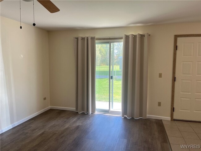 Building Photo - 533 Martha Ave