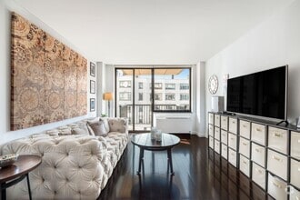 Building Photo - 171 E 84th St