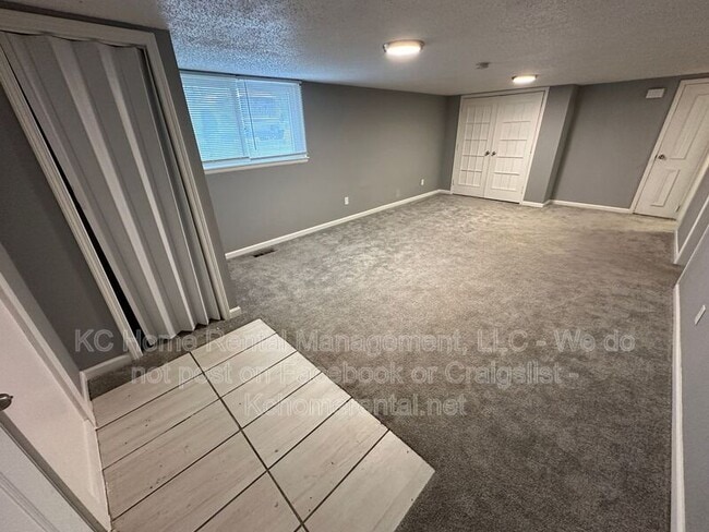 Building Photo - 5500 E. 139th Ter.