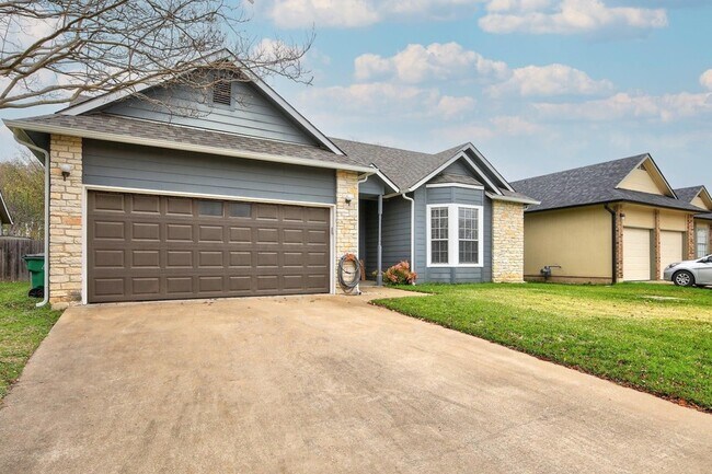 Building Photo - 2200 Big Hollow Dr