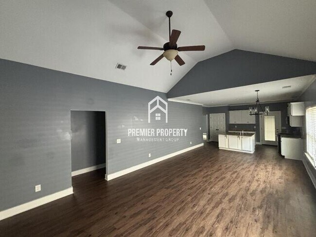 Foto del edificio - 5493 Park Side Rd
