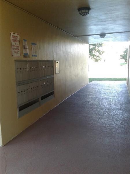 Foto del edificio - 5890 NW 64th Ave