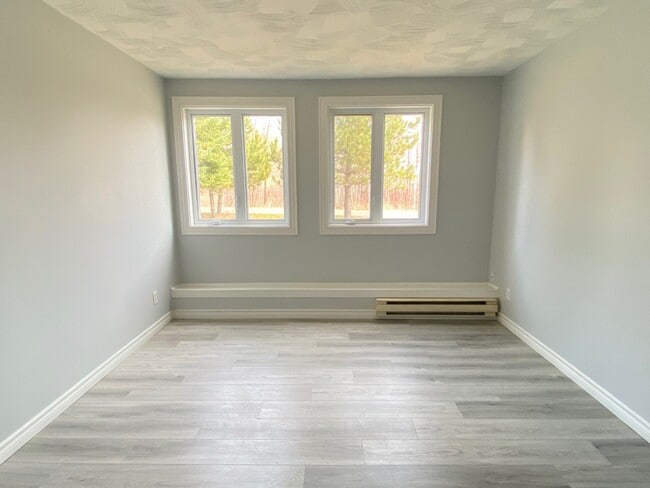 Building Photo - 80 Glasier Rd