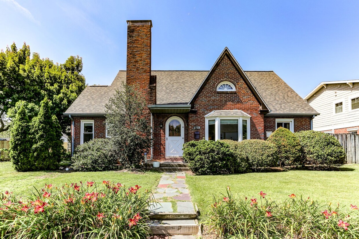 Primary Photo - Beautiful house in Camp Hill Boro