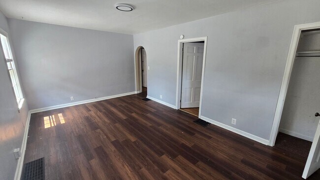 Foto del edificio - 1009-1011 N. Wheeling Ave.