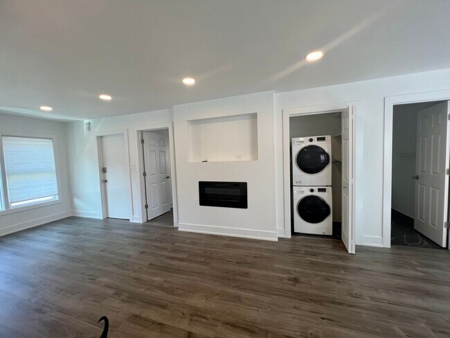 Foto del edificio - 8553 W Foster Ave