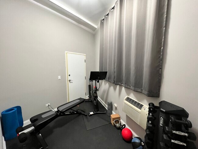 Foto del edificio - 1378 N Wolcott Ave