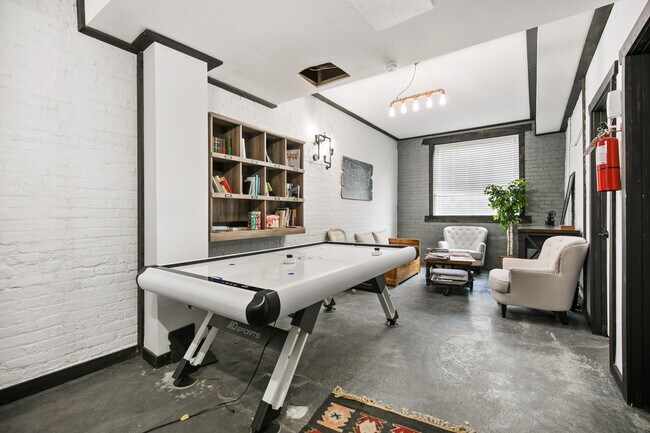 Foto del edificio - 6114 N Winthrop Ave