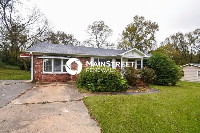 Building Photo - 2 Bedroom Pet-Friendly Home in Birmingham, AL with Main Street Renewal