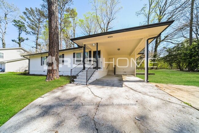 Building Photo - 24 Pinelea Dr
