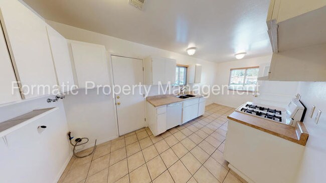 Building Photo - Pet-friendly Home in 55+ Senior Community