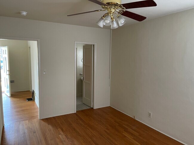 Building Photo - 602 E Providencia Ave
