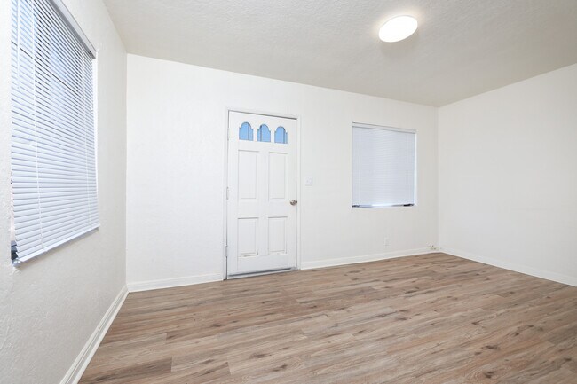 Building Photo - 1732 E Hedrick Dr