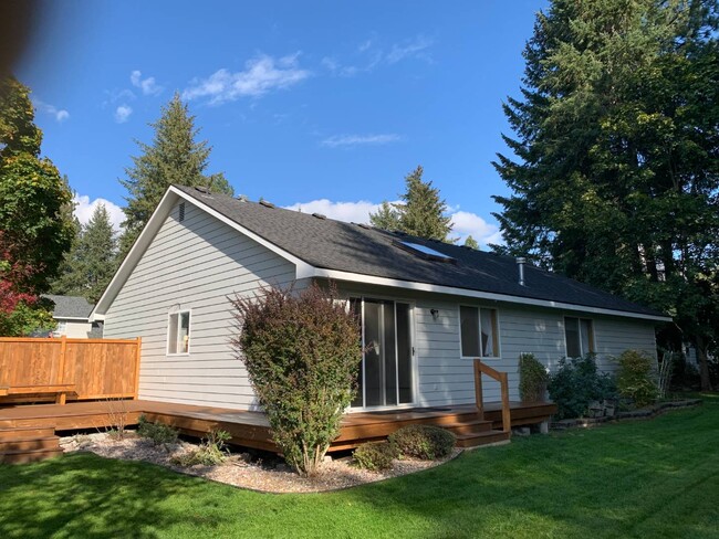 Building Photo - 1650 Northwood Dr