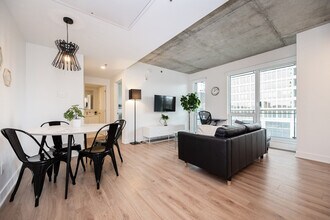 Building Photo - 1475 Rue St-Hubert