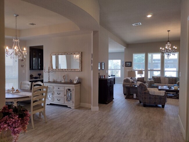 Foto del edificio - Beautiful 4 bedroom with a pool!!!
