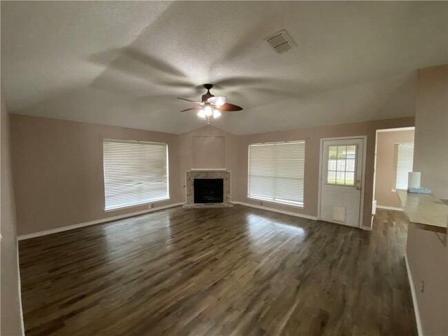 Foto del edificio - 511 Battlecreek Ln