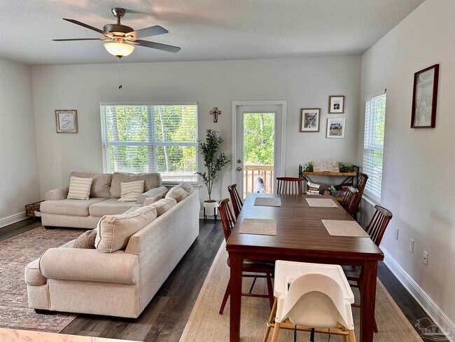 Foto del edificio - 6191 Cardinal Cove Ln