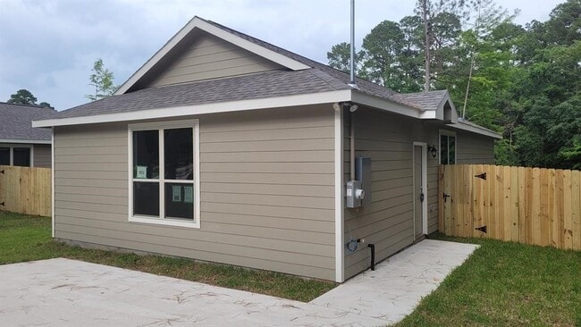 Building Photo - 801 Crystal River