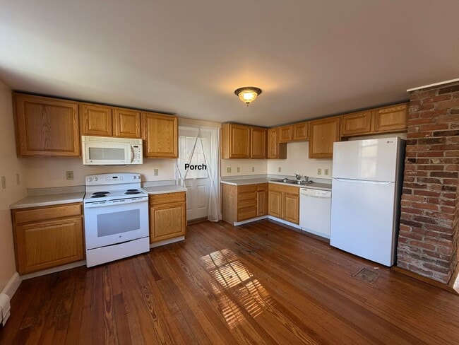 Building Photo - 122 Church St