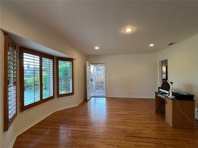 Building Photo - 10623 Olive St
